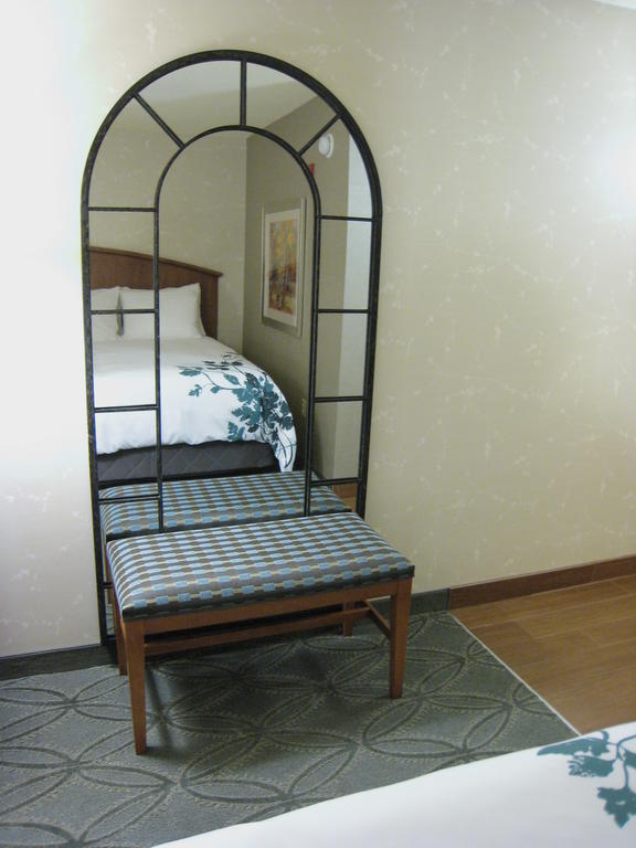 Wingate By Wyndham Elkins Hotel Room photo