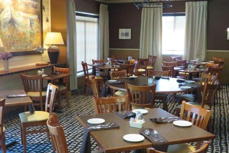 Wingate By Wyndham Elkins Hotel Restaurant photo