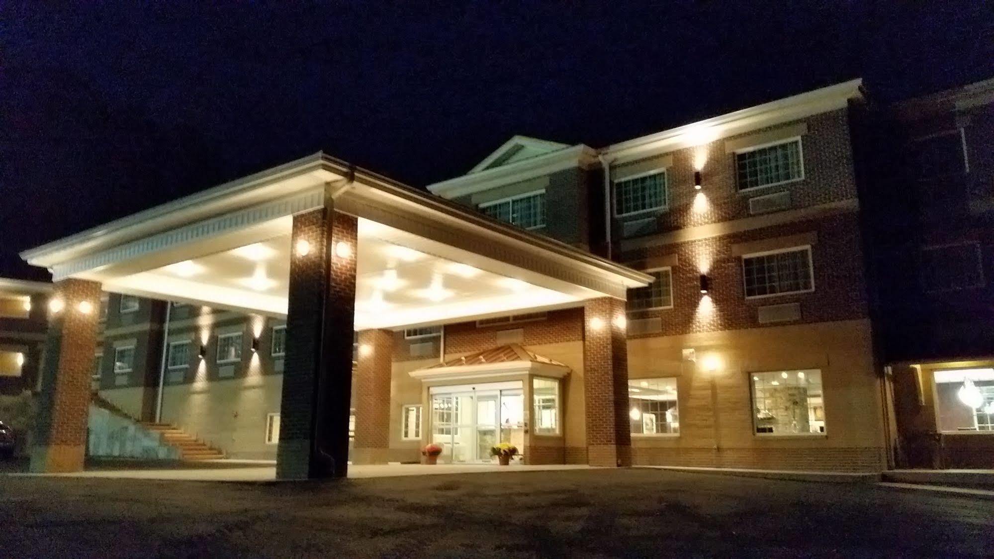 Wingate By Wyndham Elkins Hotel Exterior photo